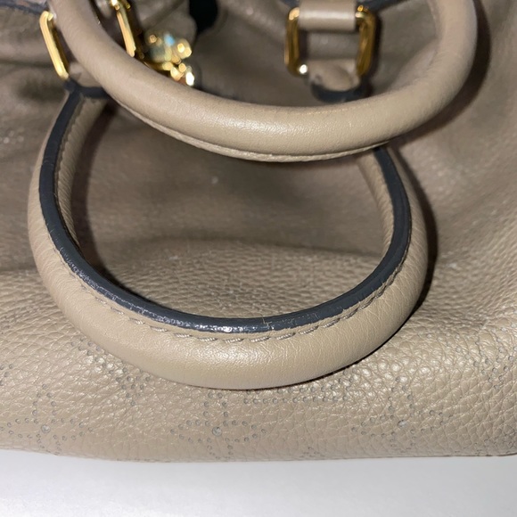 ❌❌SOLD❌❌ Louis Vuitton Mahina hobo XL - Picture 5 of 10